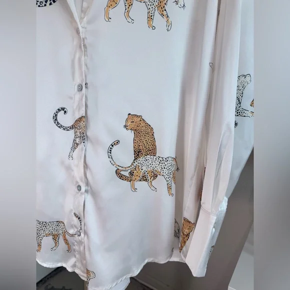 NWT White with Leopard Button Down Shirt - Size Small - Picture 6 of 12